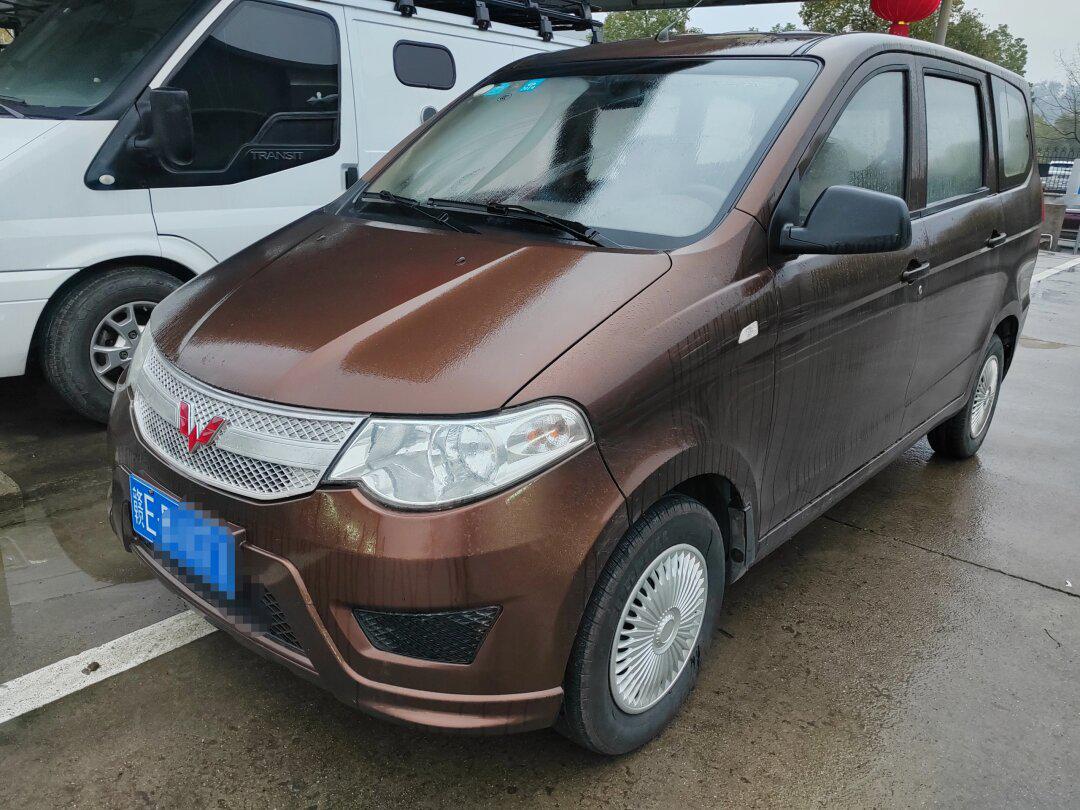 致富好帮手五菱宏光s:2015年12月,车况原版精品,6万公里实表,个人一手