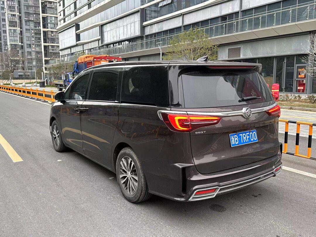 2021年别克gl8 653t 改装十几万 大连屏 艾维亚内饰航空座椅 主副电动