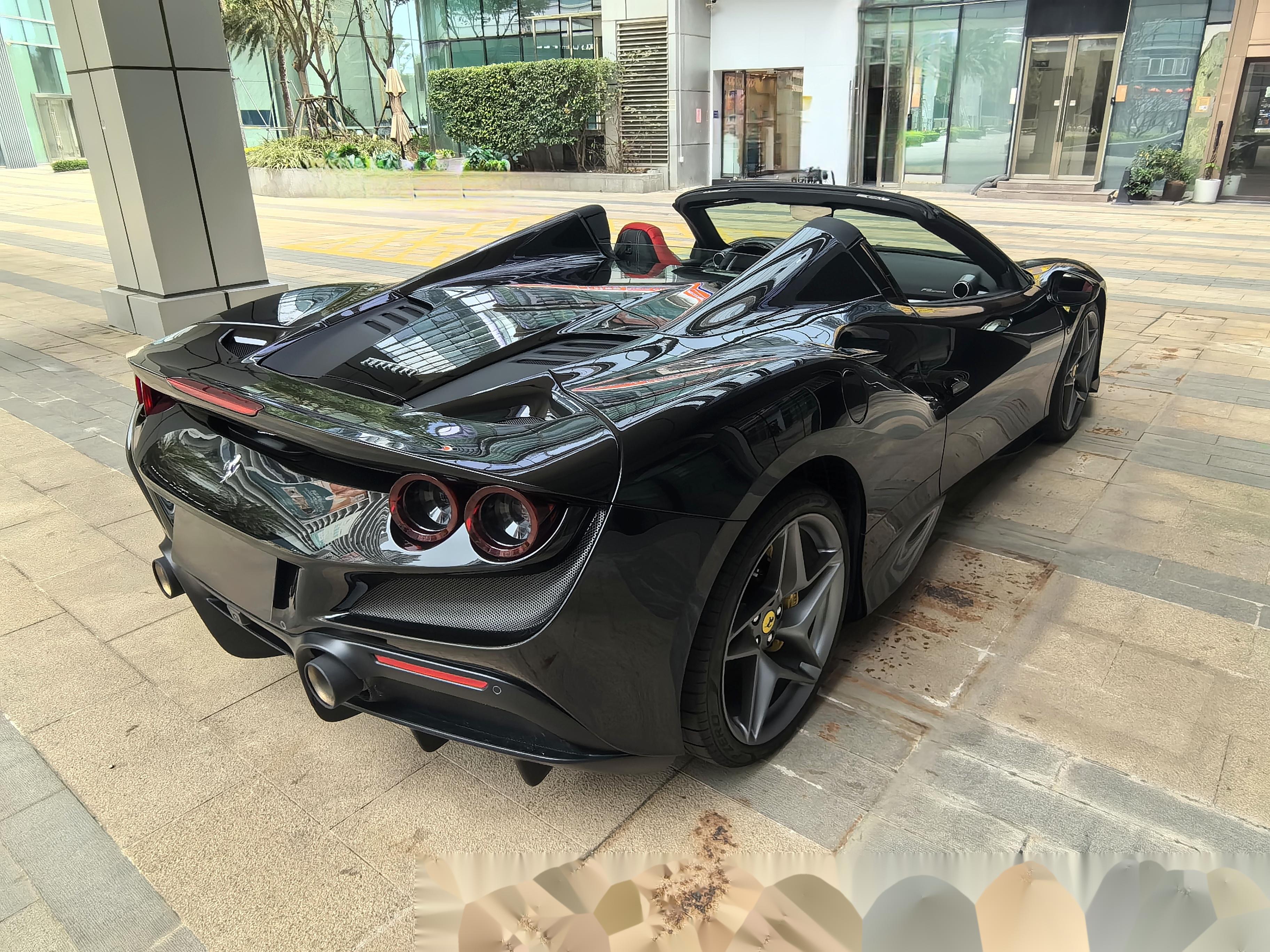 游客打个卡 喂个海鸥 今天的天气太舒服了98 把迈凯伦720s上拖车发