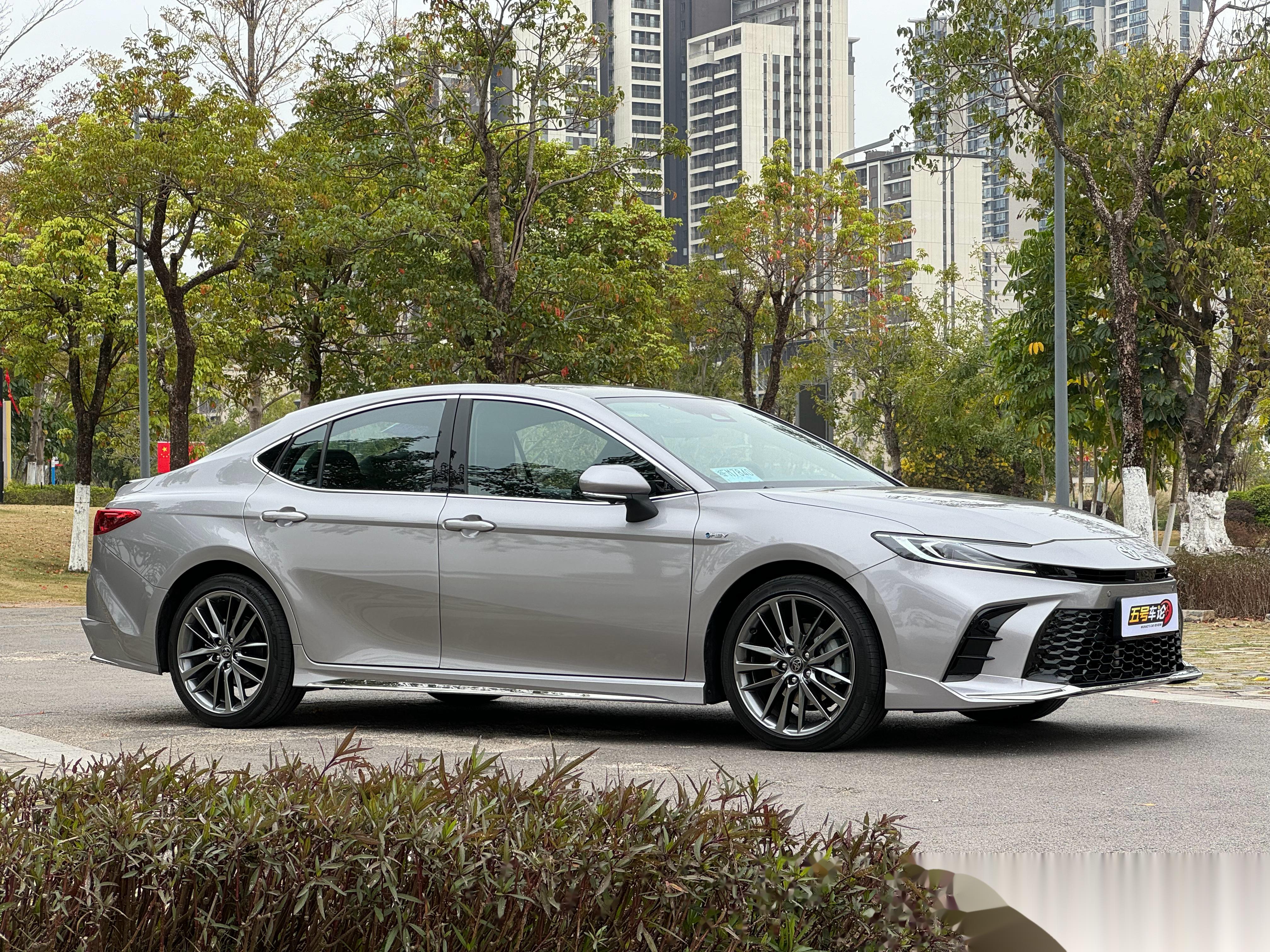 去年凯美瑞在中国卖了23万辆左右.