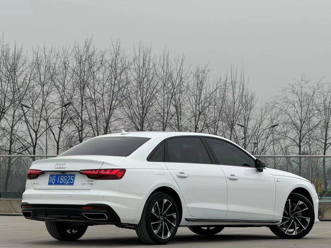 最新到店080808 23年奥迪a4l豪华动感型 全车原版原漆 实表4千