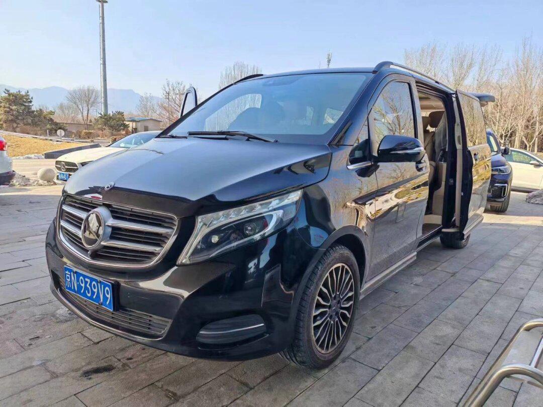 18年7月奔驰v260l,个人一手26万公里,车顶原漆圈漆后盖换了,批发20多