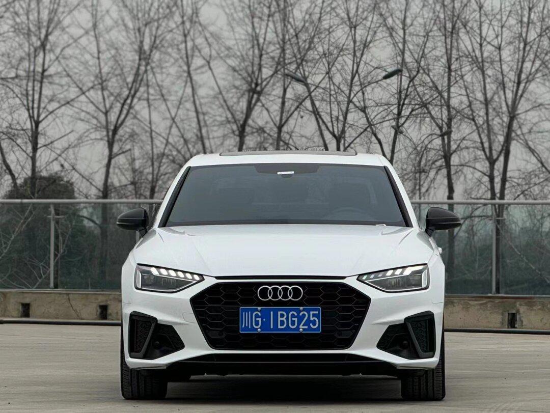 最新到店080808 23年奥迪a4l豪华动感型 全车原版原漆 实表4千