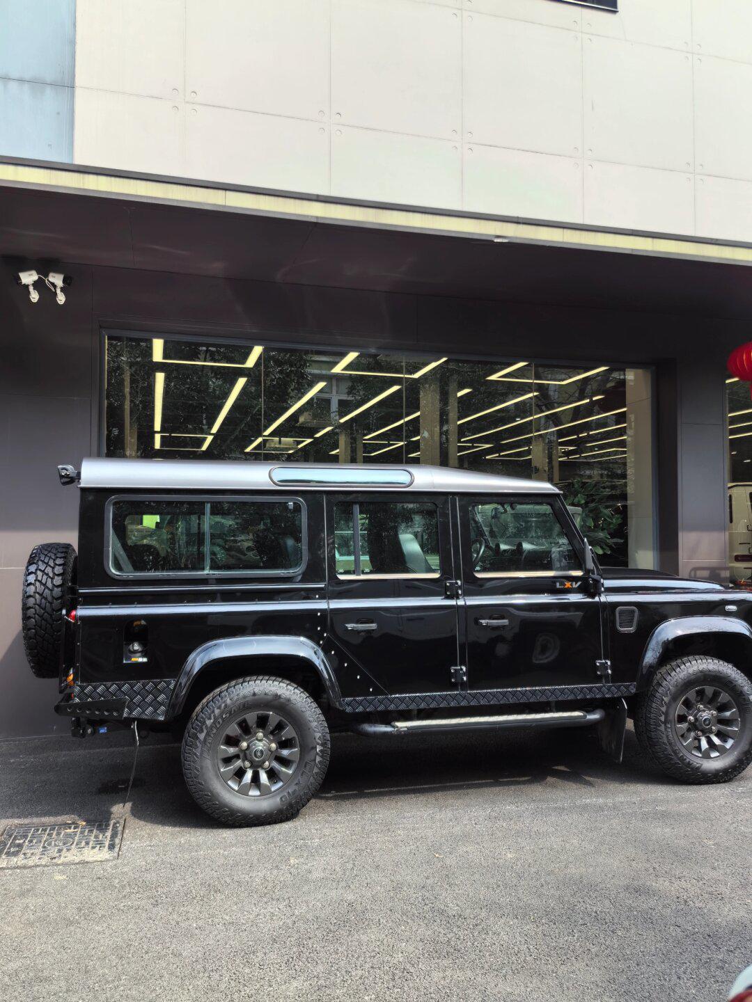 65周年纪念版路虎卫士110