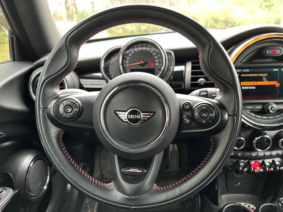 宝马minicooper赛车手