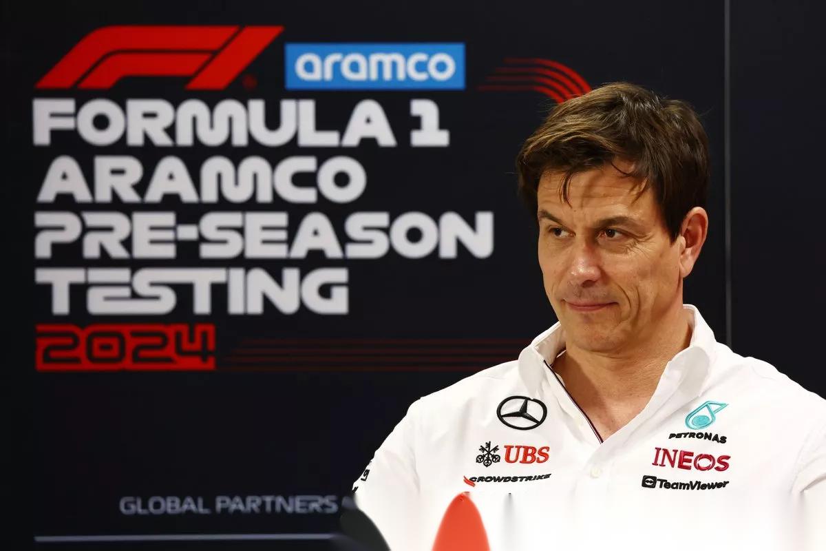 梅赛德斯车队负责人托托-沃尔夫表示w14赛车与今年的红牛赛车有相似之