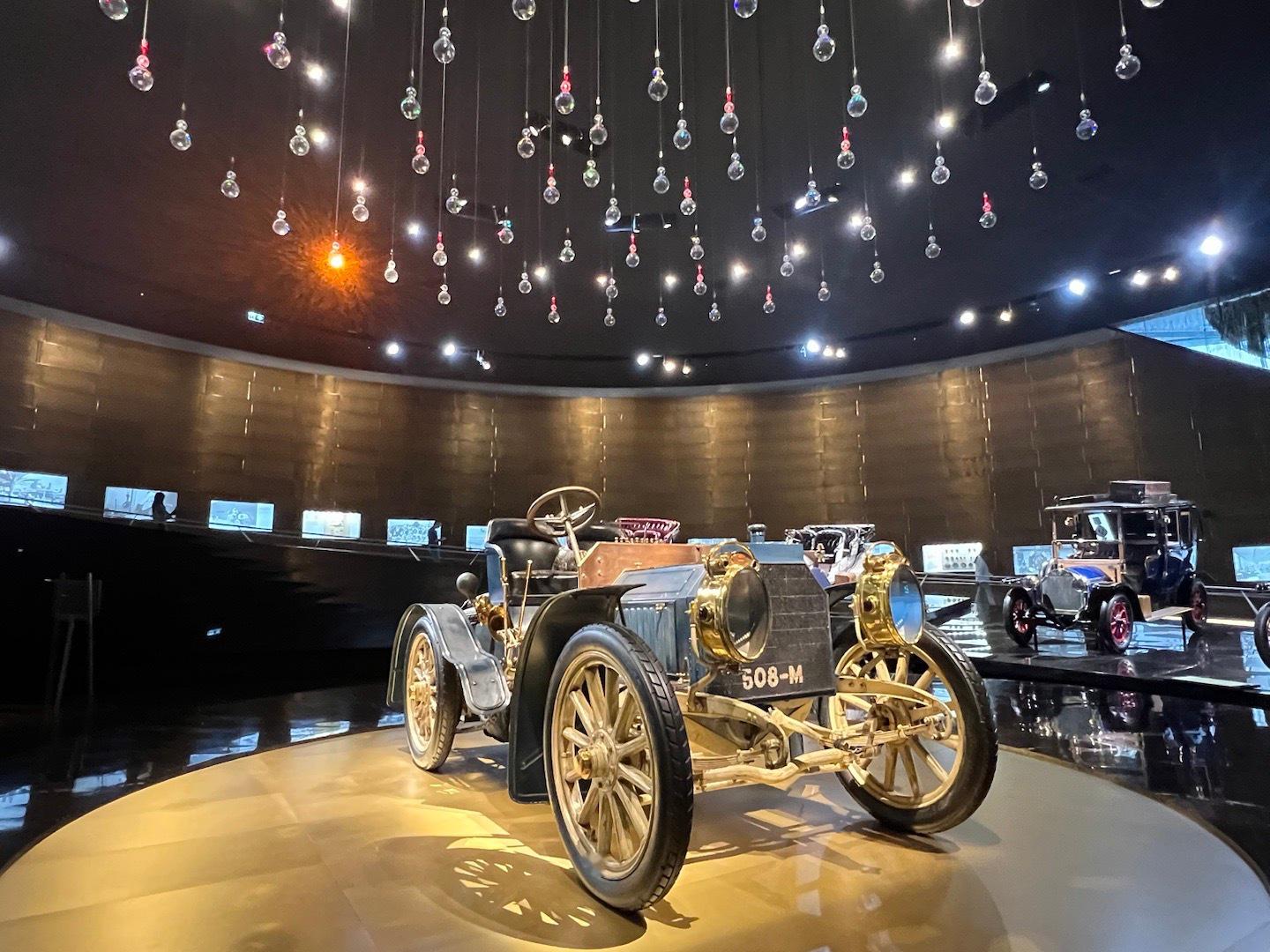 【探访德国斯图加特奔驰博物馆】#纵横四海 一路向前##微博公开课