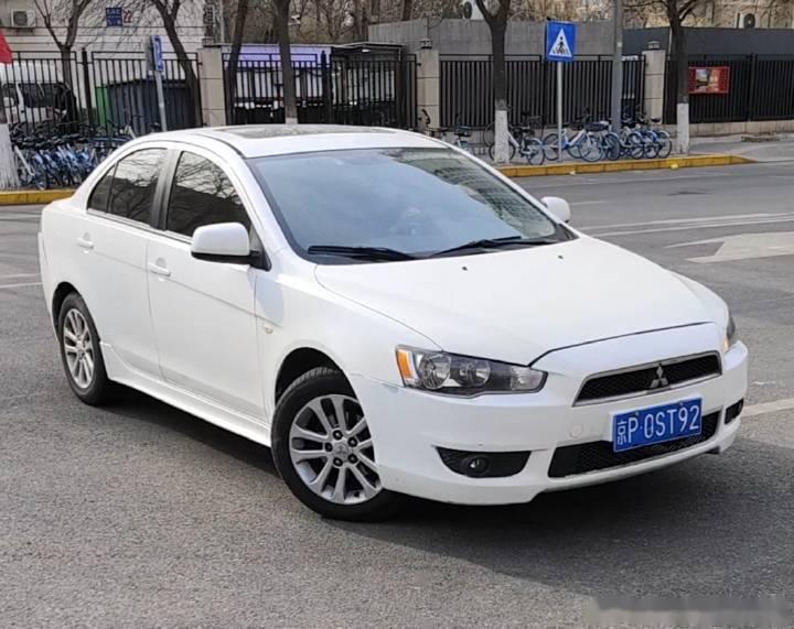 今天去机场居然打到一辆三菱翼神.