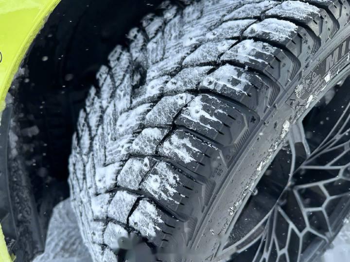 横着走的一天结束了,米其林带来了两款冬季胎:新冰驰和pilot alpin 5