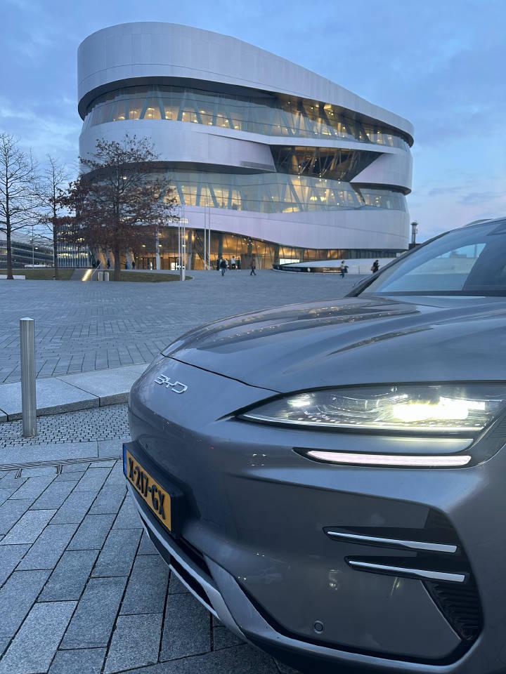 今天跟着比亚迪的团队来到了德国斯图加特的梅赛德斯-奔驰博物馆,到