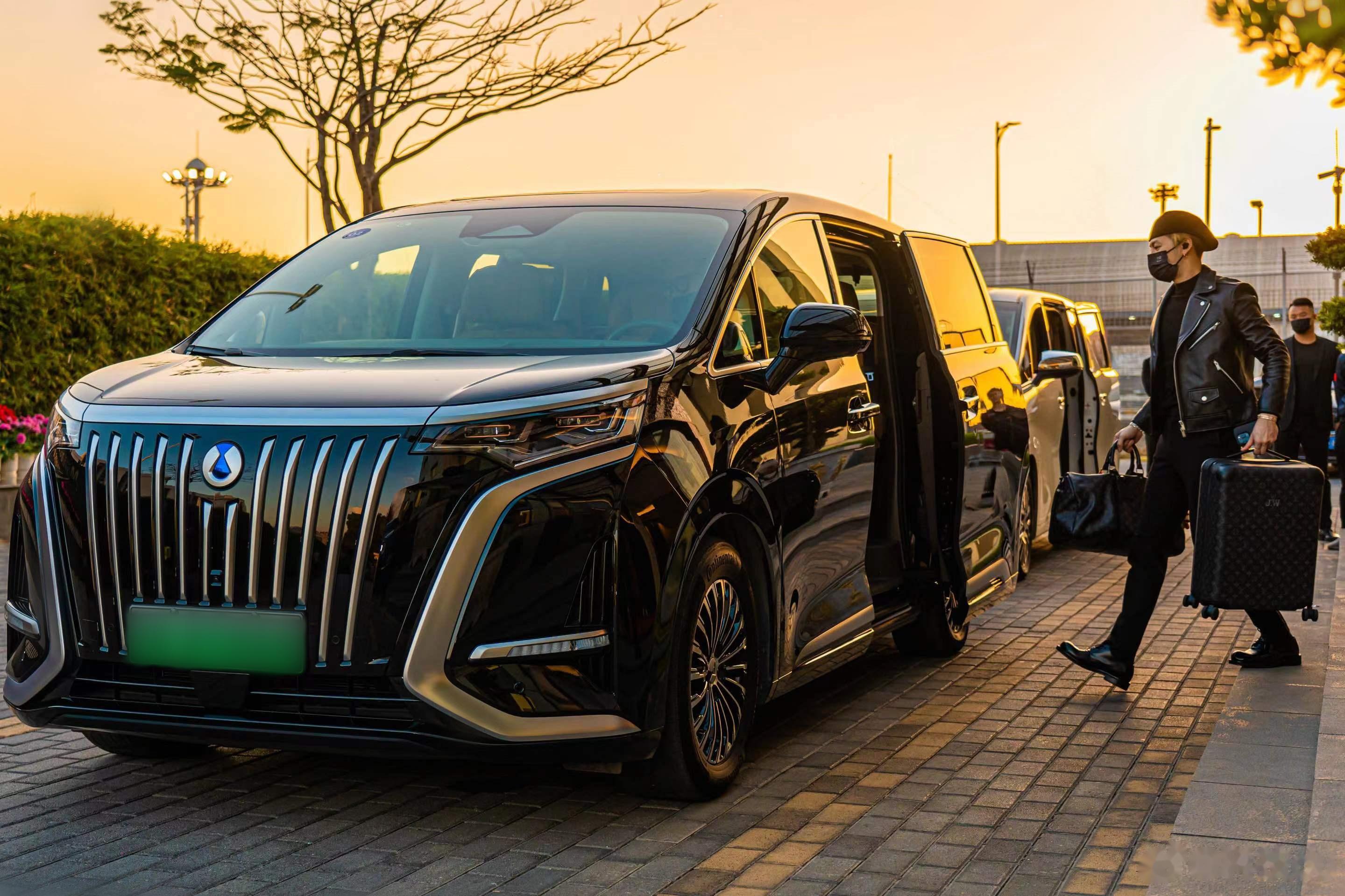 >易车>社区>腾势d9社区>哇塞,刚发现王嘉尔也换了腾势d9,明星同款新