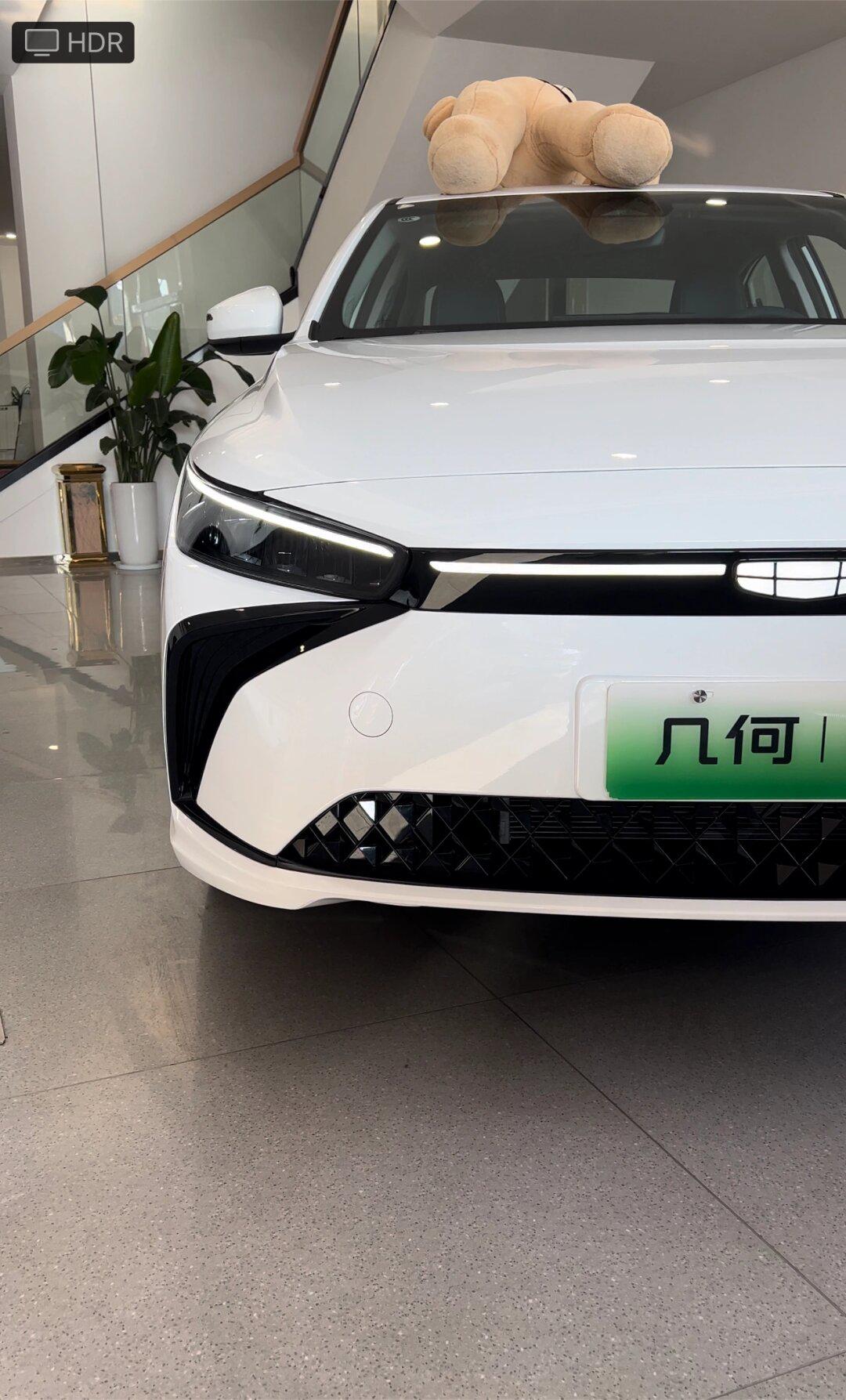 9595小伙伴们,今天我要给大家安利一款超赞的车型——吉利几何g6!