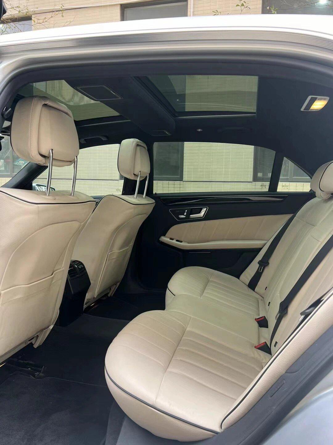 粤a户97准15年15款奔驰e260l运动版2.0t豪华型,无匙启动,电动记忆方