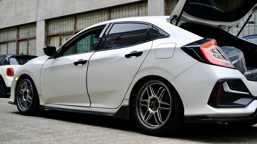 当前位置:>易车>社区>思域社区>本田思域typerfl5轮毂走一套>1080_608