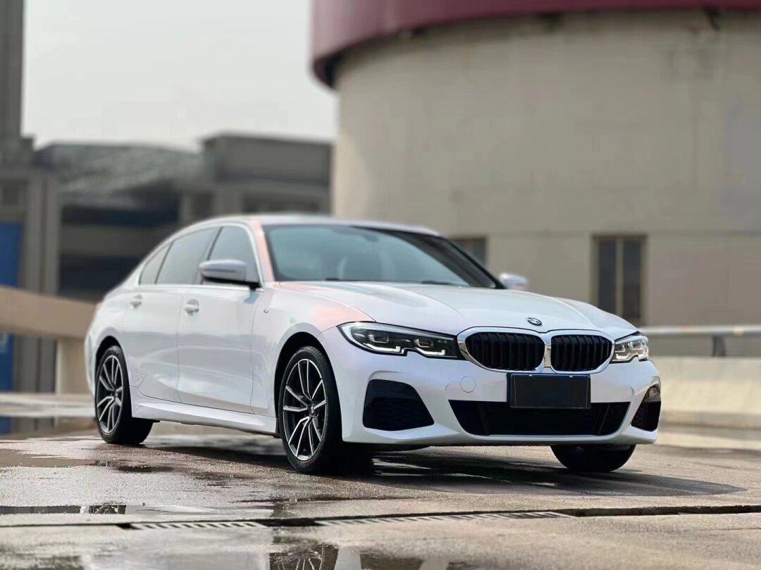 21年6月宝马320li m运动套装,最美白外红内,配置全景天窗,液晶仪表