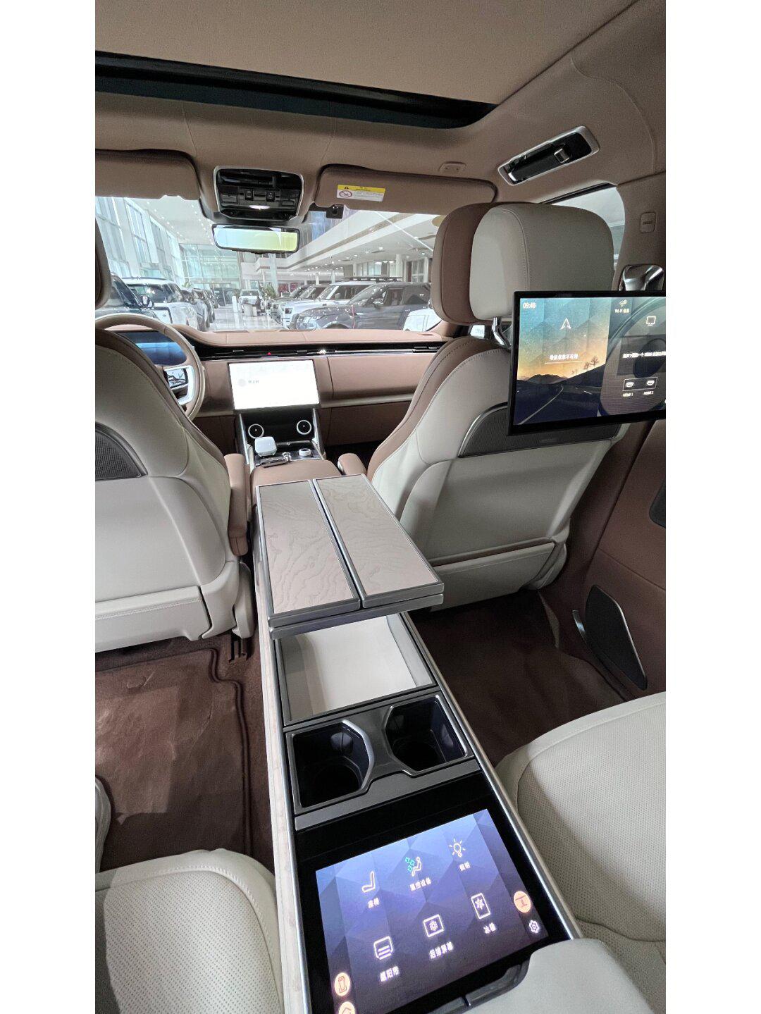 坐进揽胜行政的后排才知道什么叫豪华suv