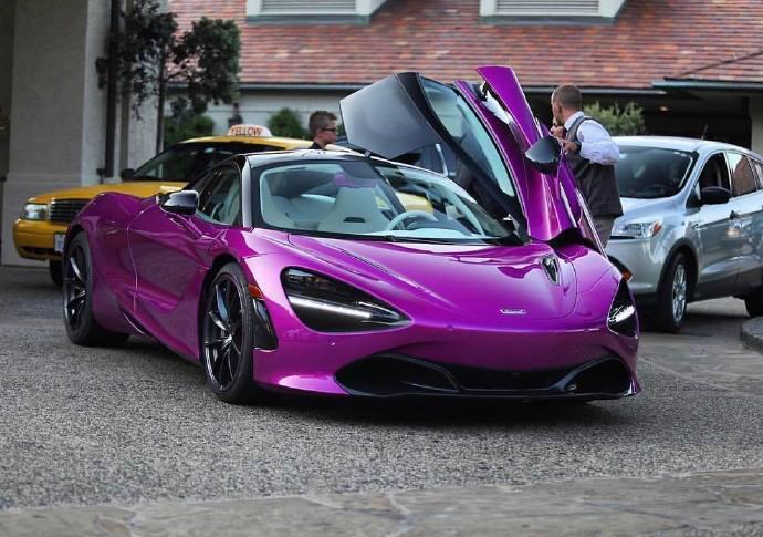 迈凯轮720s紫色图片