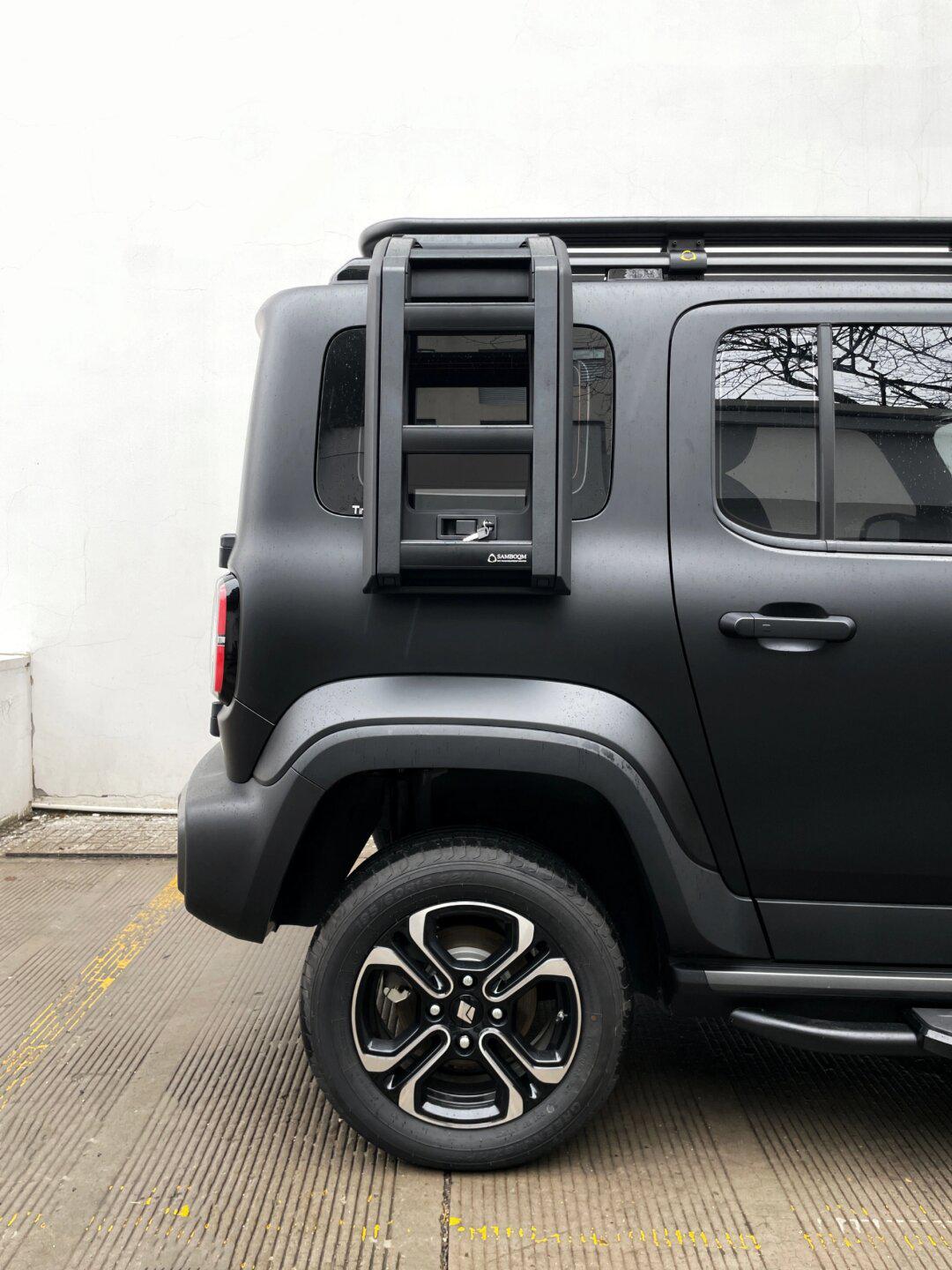 宝骏 | 悦也 小家伙大变黑武士造型出街啦