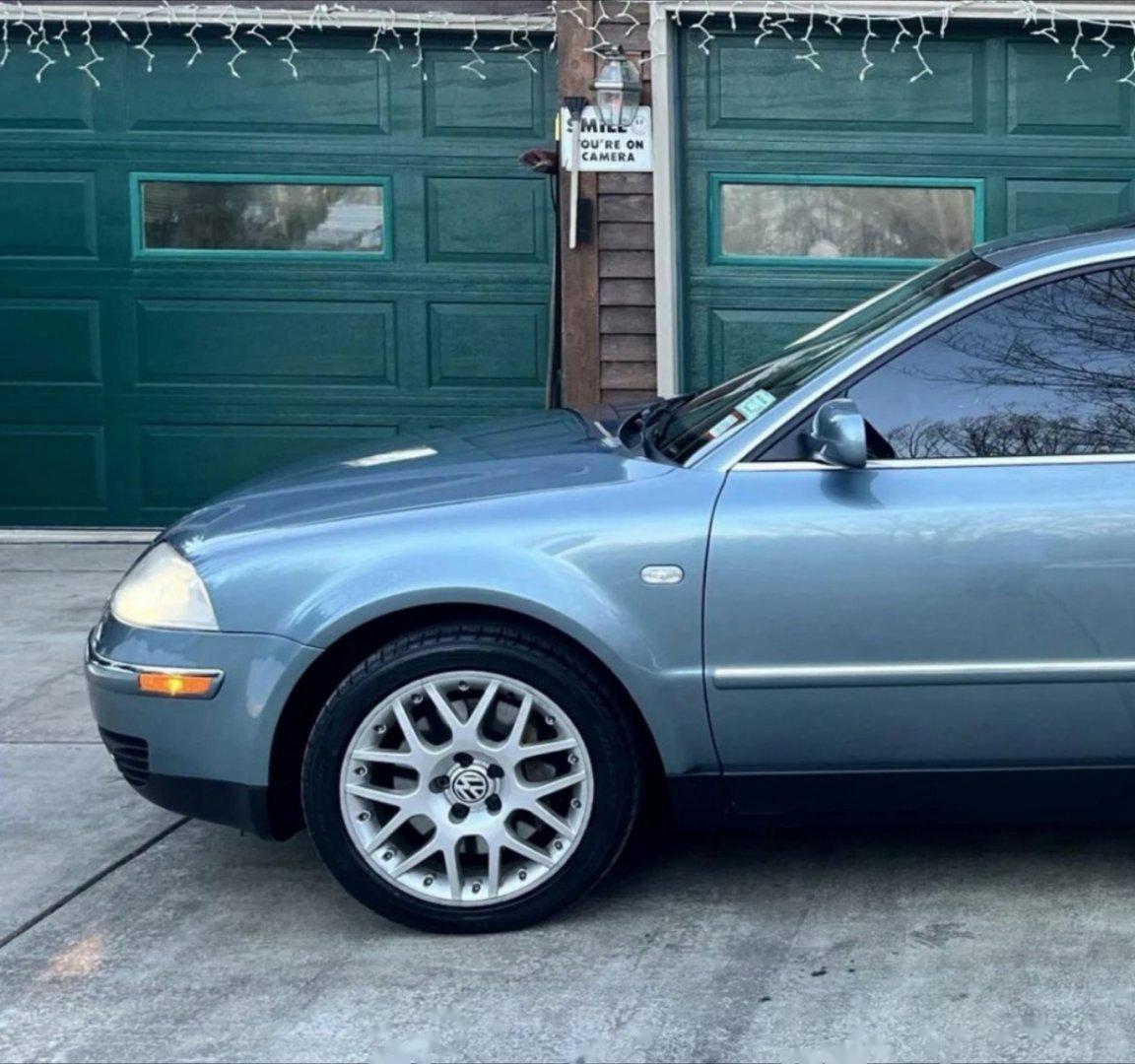 2003年的大众帕萨特w8 4motion轿车,搭载4.0l w 8发动机,六速