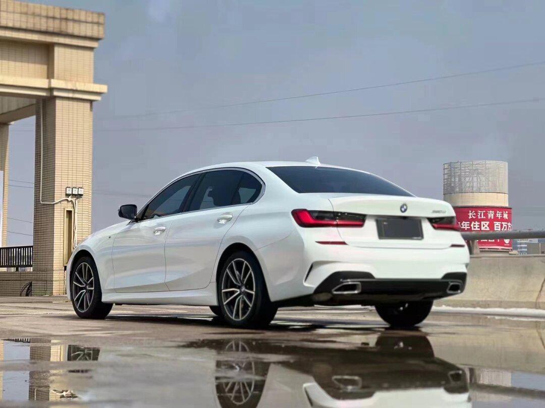 21年6月宝马320li m运动套装,最美白外红内,配置全景天窗,液晶仪表