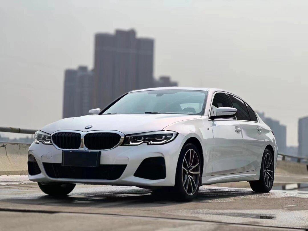 21年6月宝马320li m运动套装,最美白外红内,配置全景天窗,液晶仪表