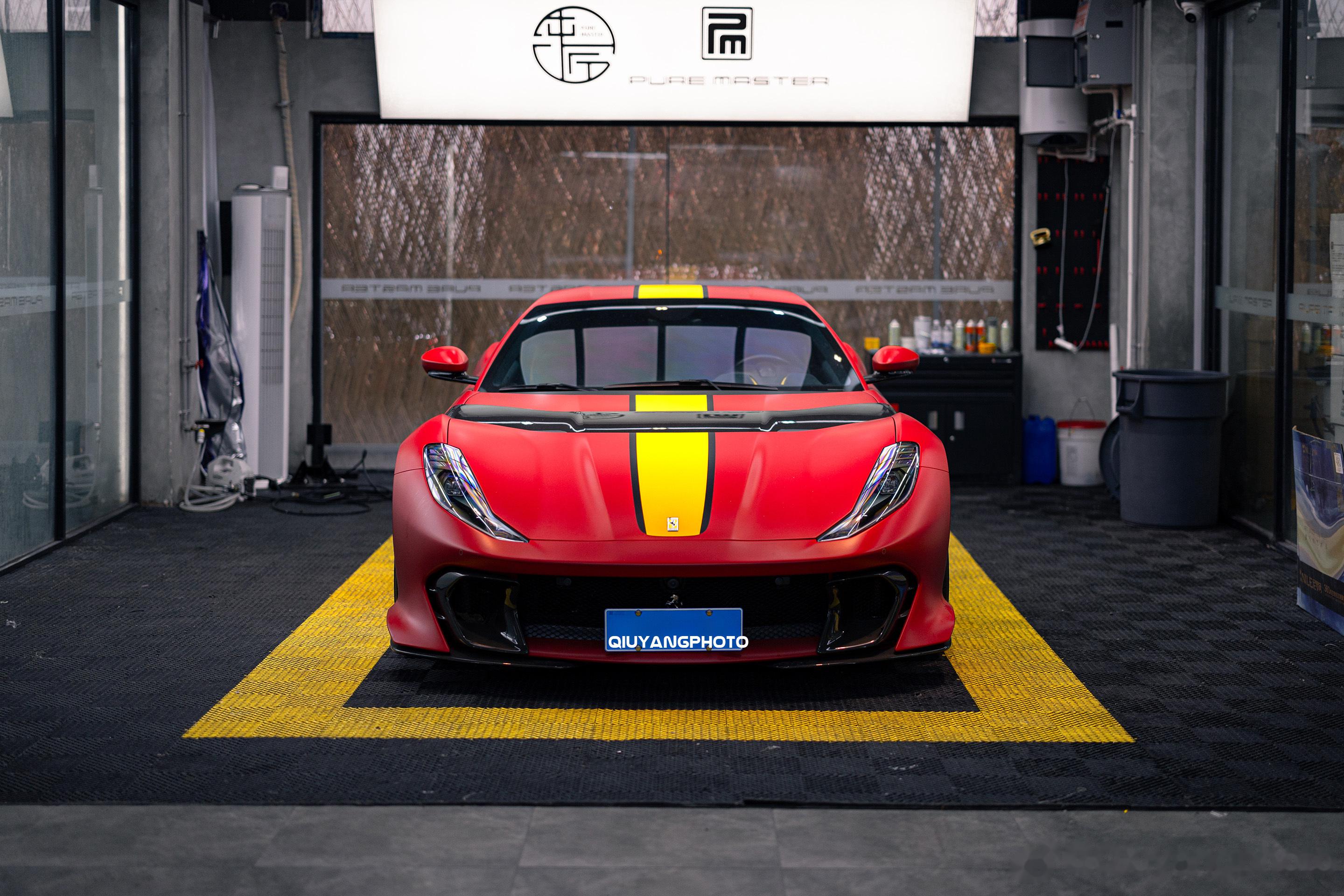 ferrari 812 competizione 外观配色为纪念2022年法拉利