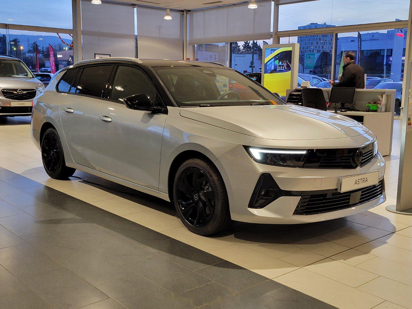 欧宝雅特sports tourer, 标致308sw姊妹车 这款车在法国仅提供"_标致