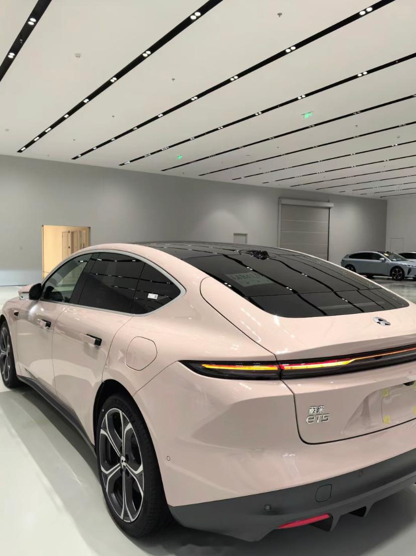 现在各个汽车品牌内卷严重,新车款式层出不穷,不同品牌在服务上也大有