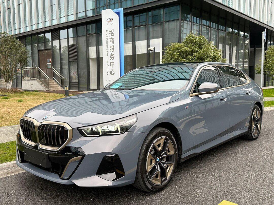 新款24款宝马五系到店啦_宝马5系社区_易车社区