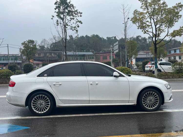 2015款 奥迪a4l 35 tfsi 自动技术型,2014年08月上牌,安全行