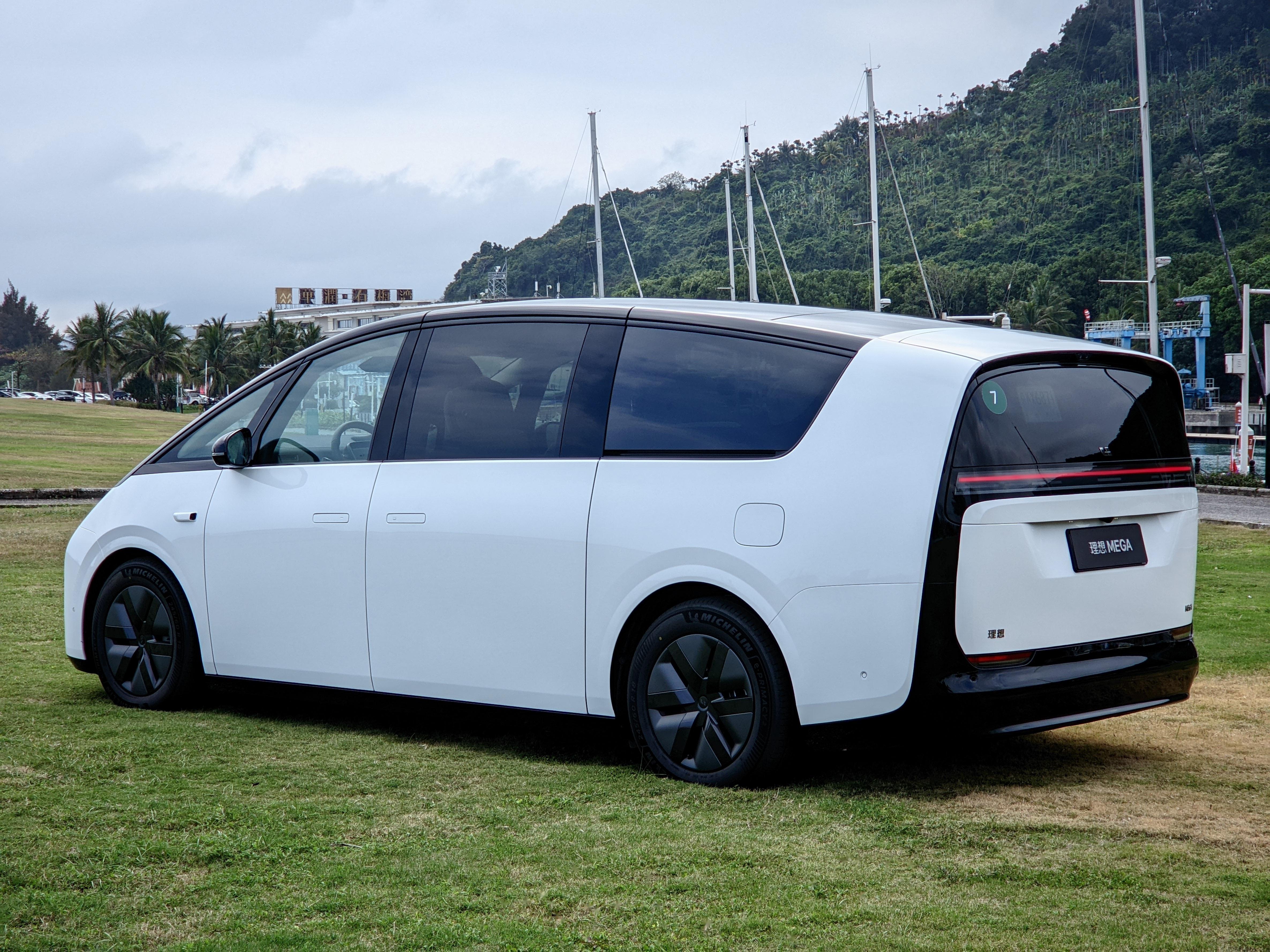 【理想mega全面体验:静态成于细节横扫同价位,动态强于静谧性超过百万