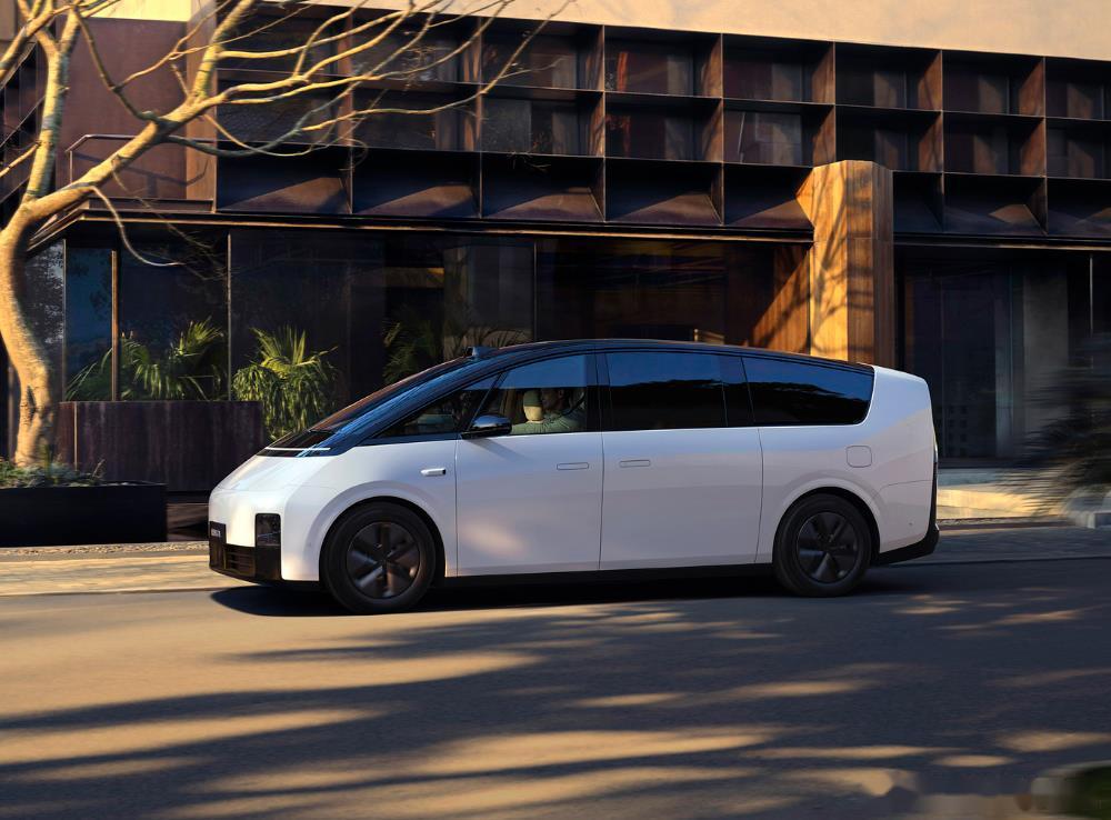 理想的首款纯电mpv-mega正式上市,首批仅一款车型-max,售价55.98万