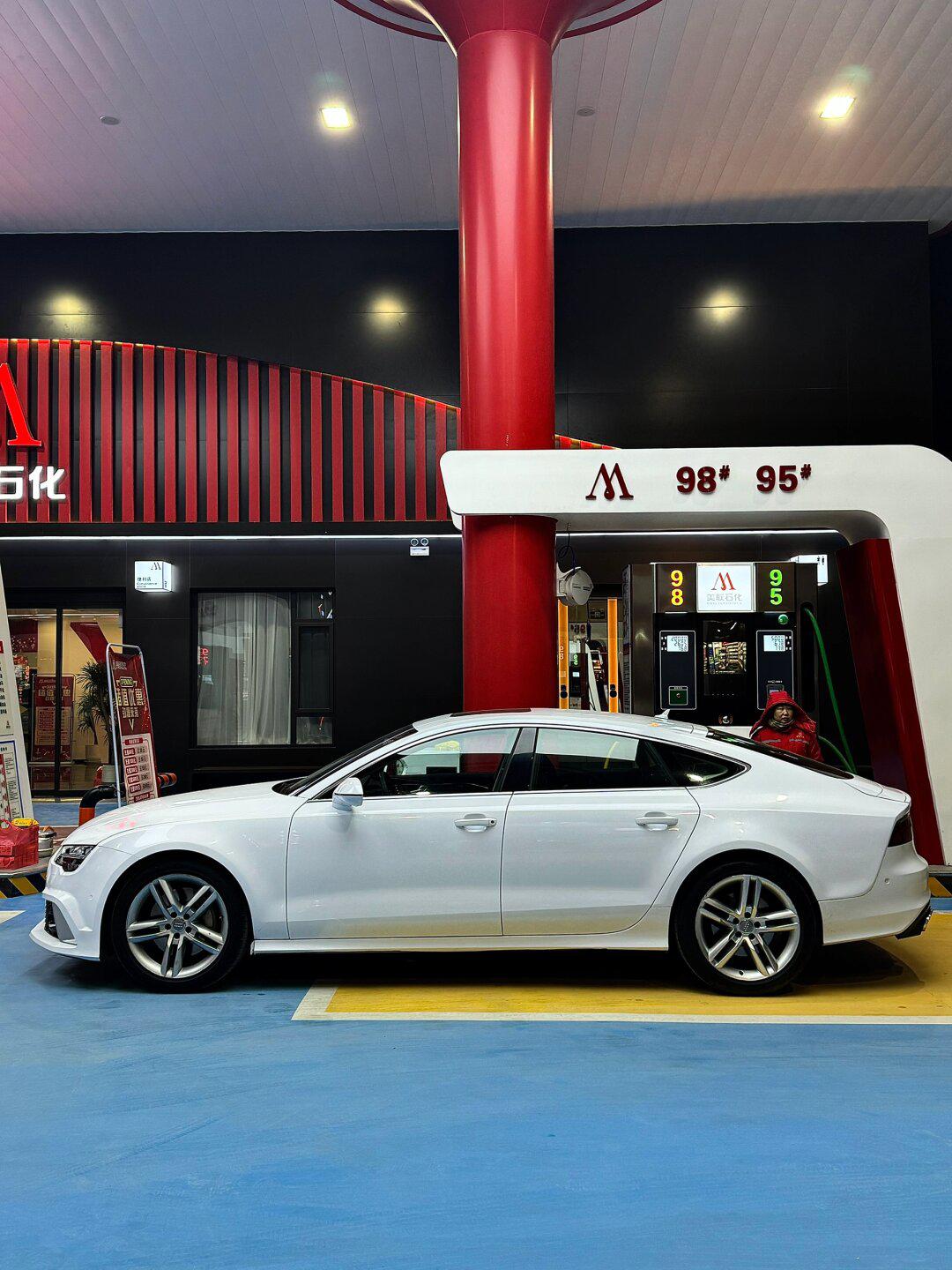 9990过户18款奥迪rs7青春梦想全款仅:13.