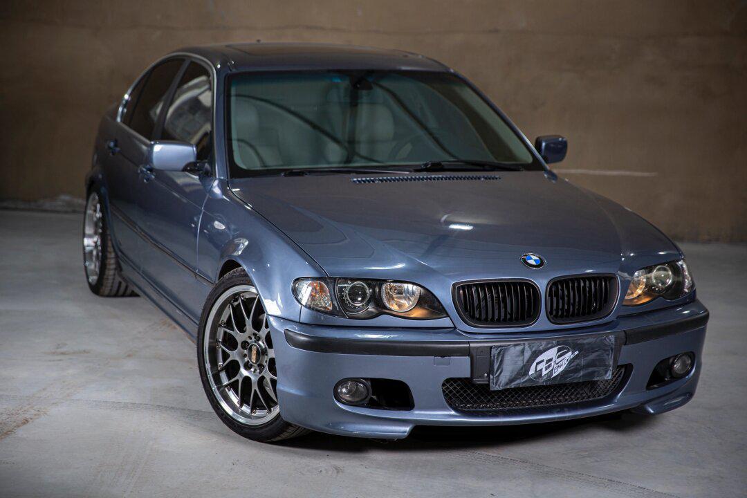 一部少见的钢蓝色宝马e46