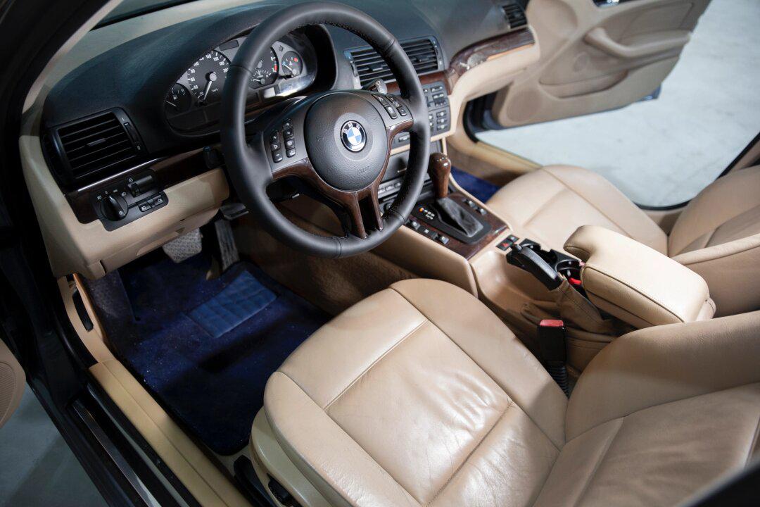 一部少见的钢蓝色宝马e46_宝马3系社区_易车社区