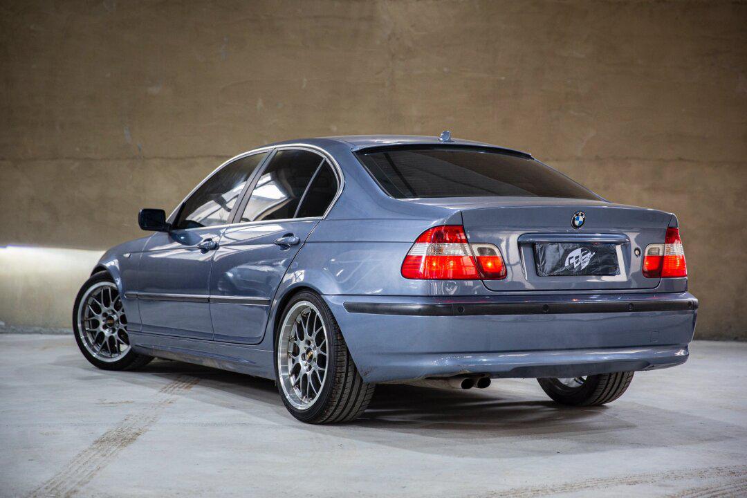 一部少见的钢蓝色宝马e46