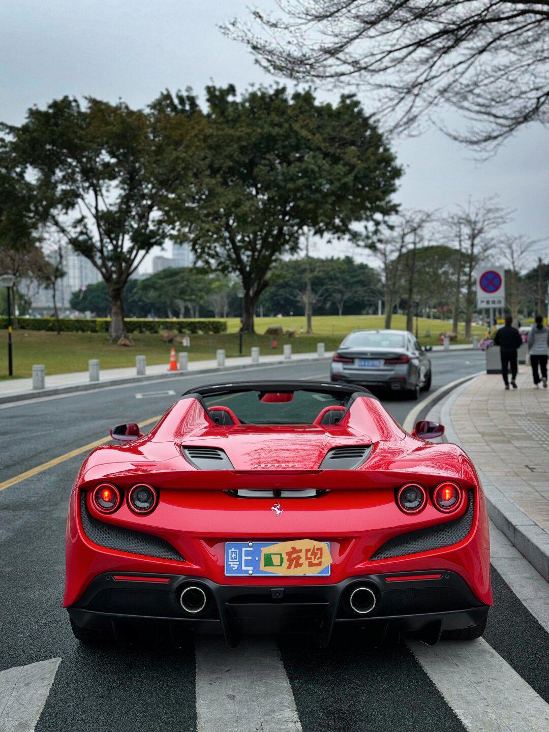出售24年1月上牌的法拉利f8