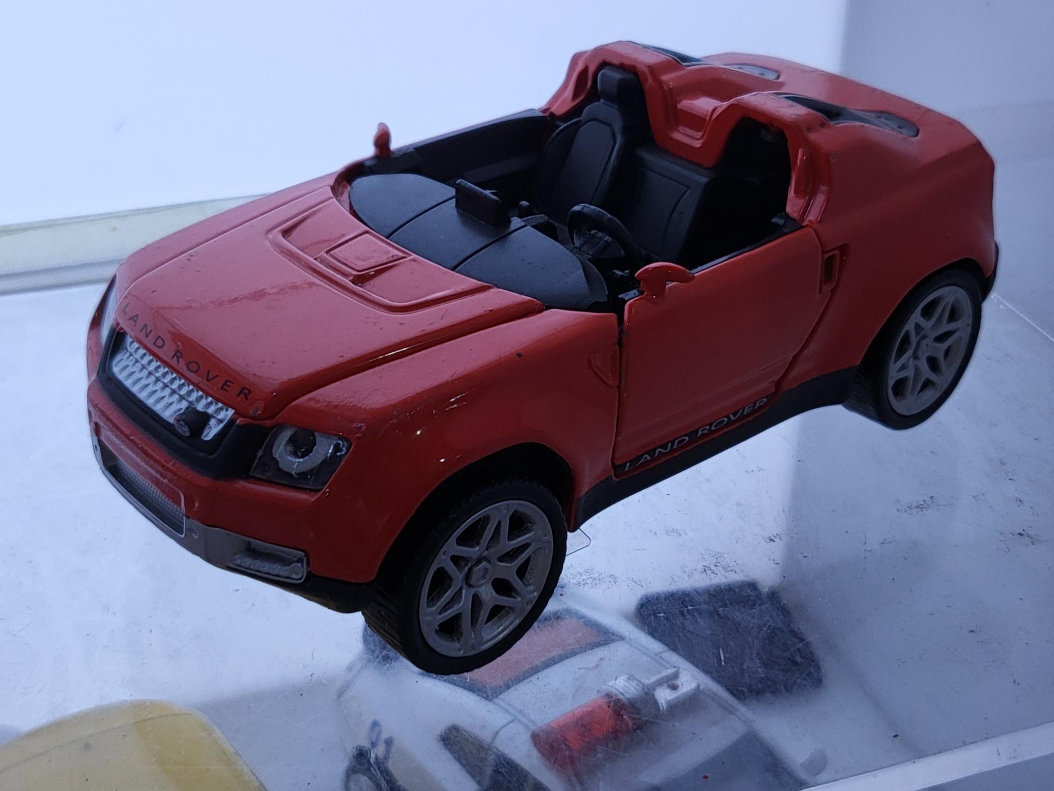 今天玩具店看见的神奇东西 凯迪威出的路虎dc100和小辣椒出的宝马x3