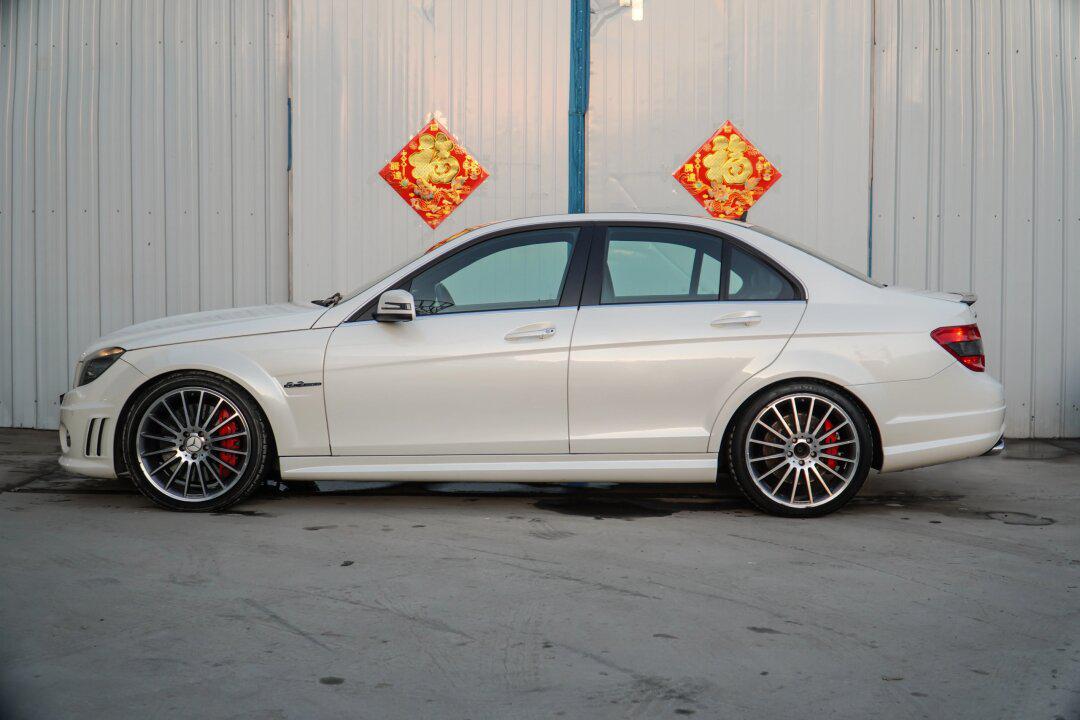 12年奔驰c63高性能版