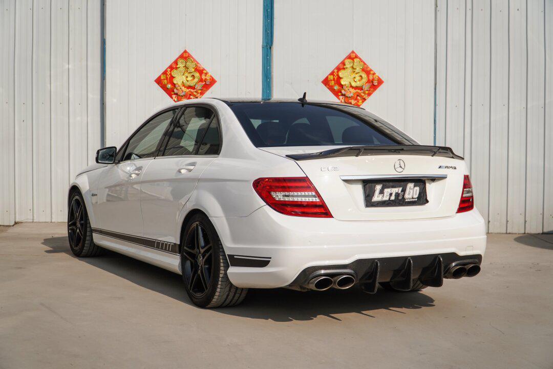 今日新到:13年奔驰c63四门