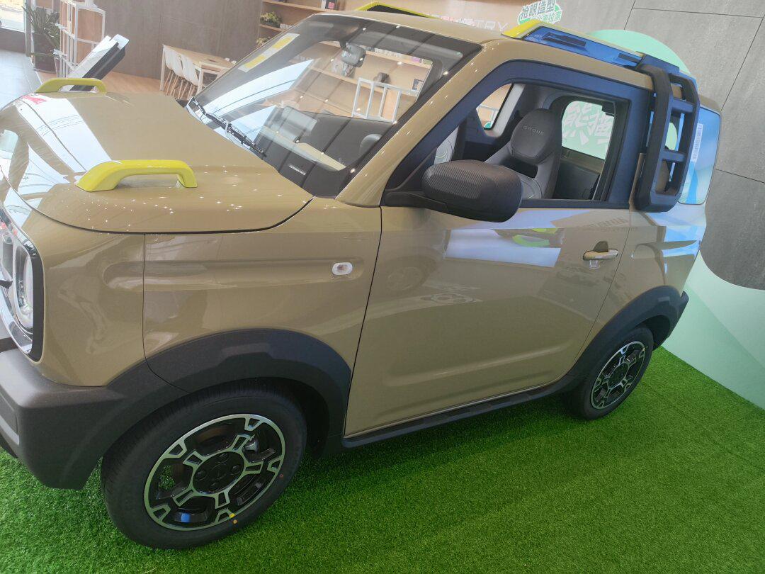 年轻人的第一辆车 吉利几何 吉利熊猫是一款外观可爱的纯电动微型车