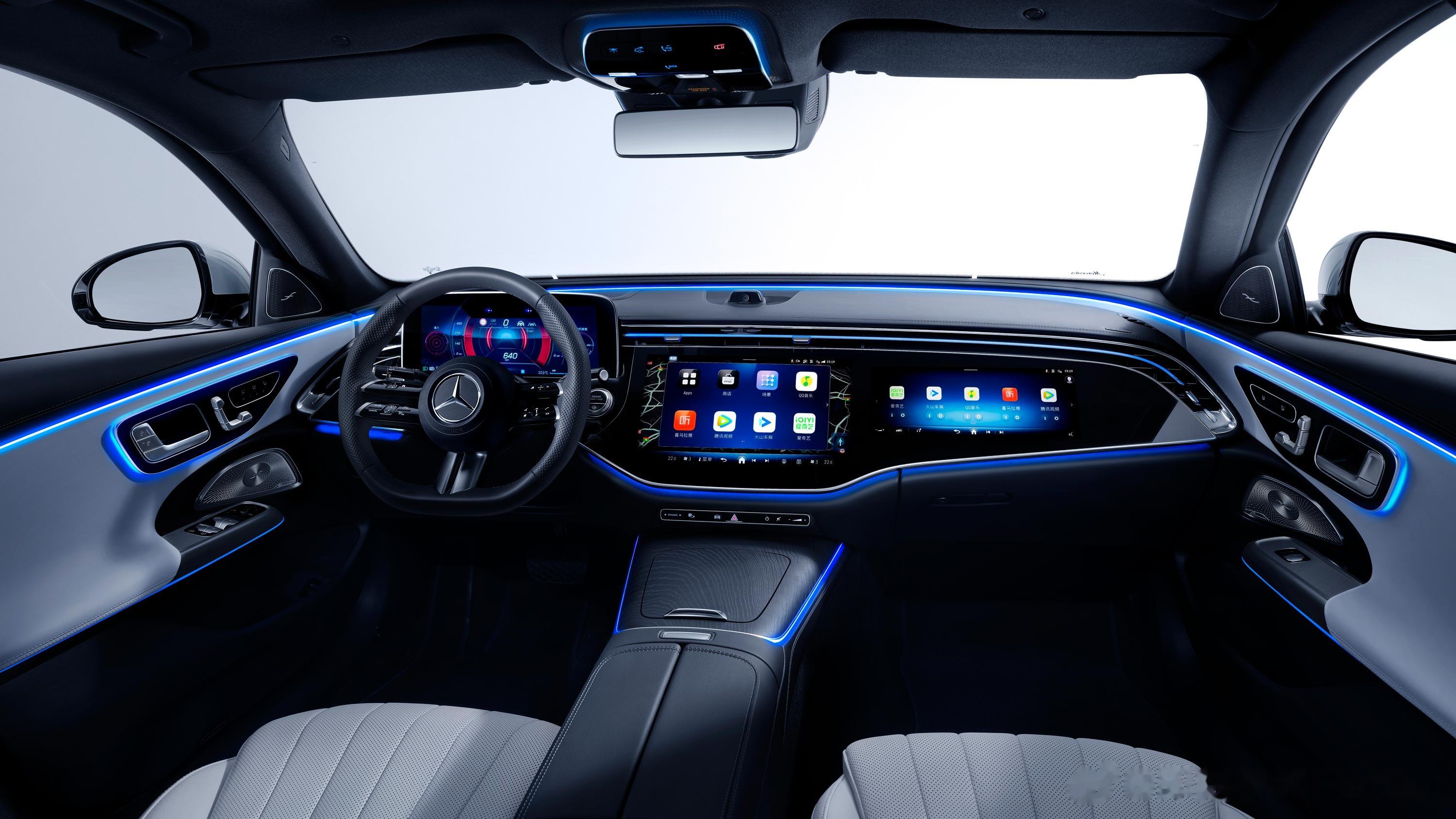 近日,奔驰glc轿跑suv正式上市,推出260 4matic版本和300 4ma