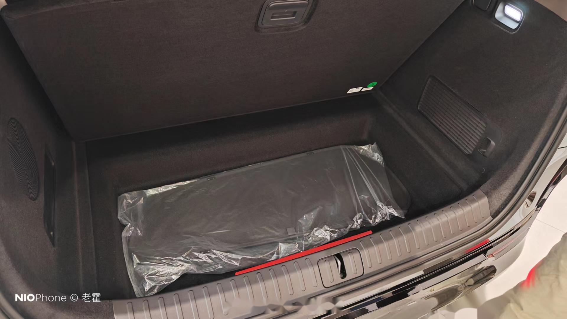 昨天发布会上,想哥吐槽了下沉后备箱的不安全 今天去看了车,图1是x9的