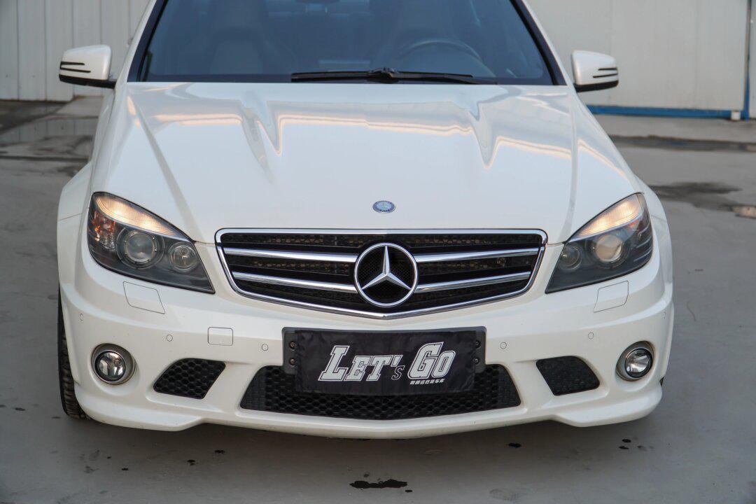 12年奔驰c63高性能版