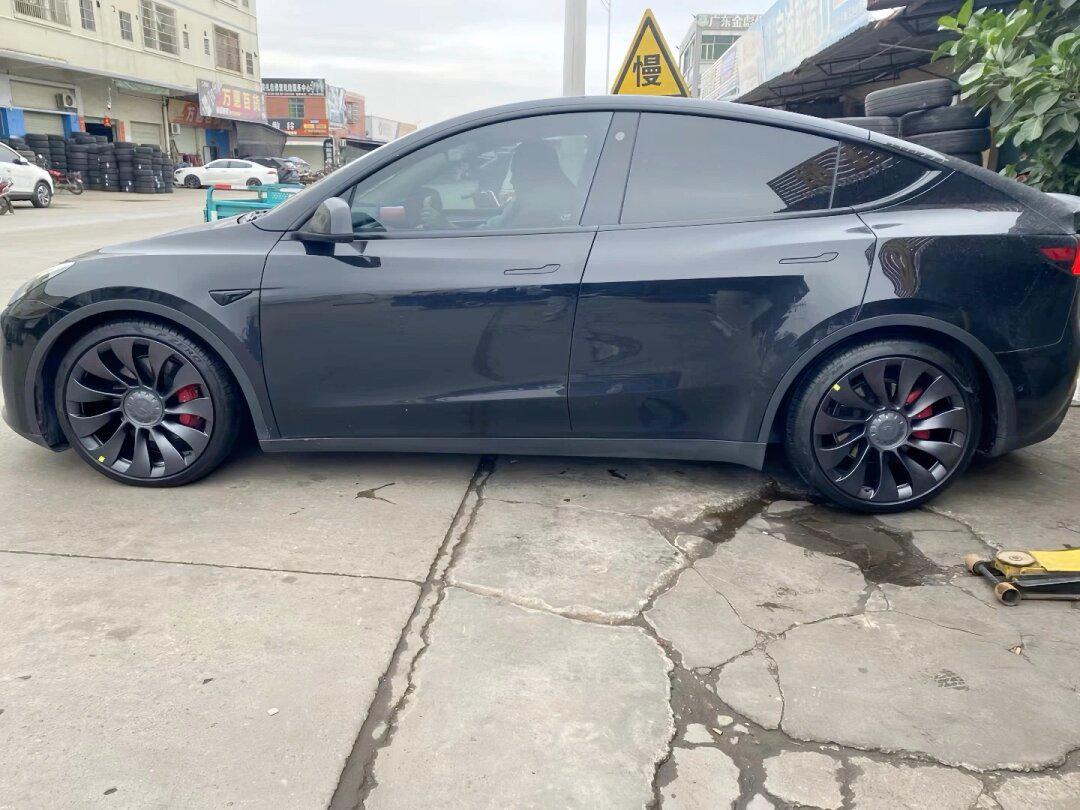 特斯拉model y升级yp21寸轮毂