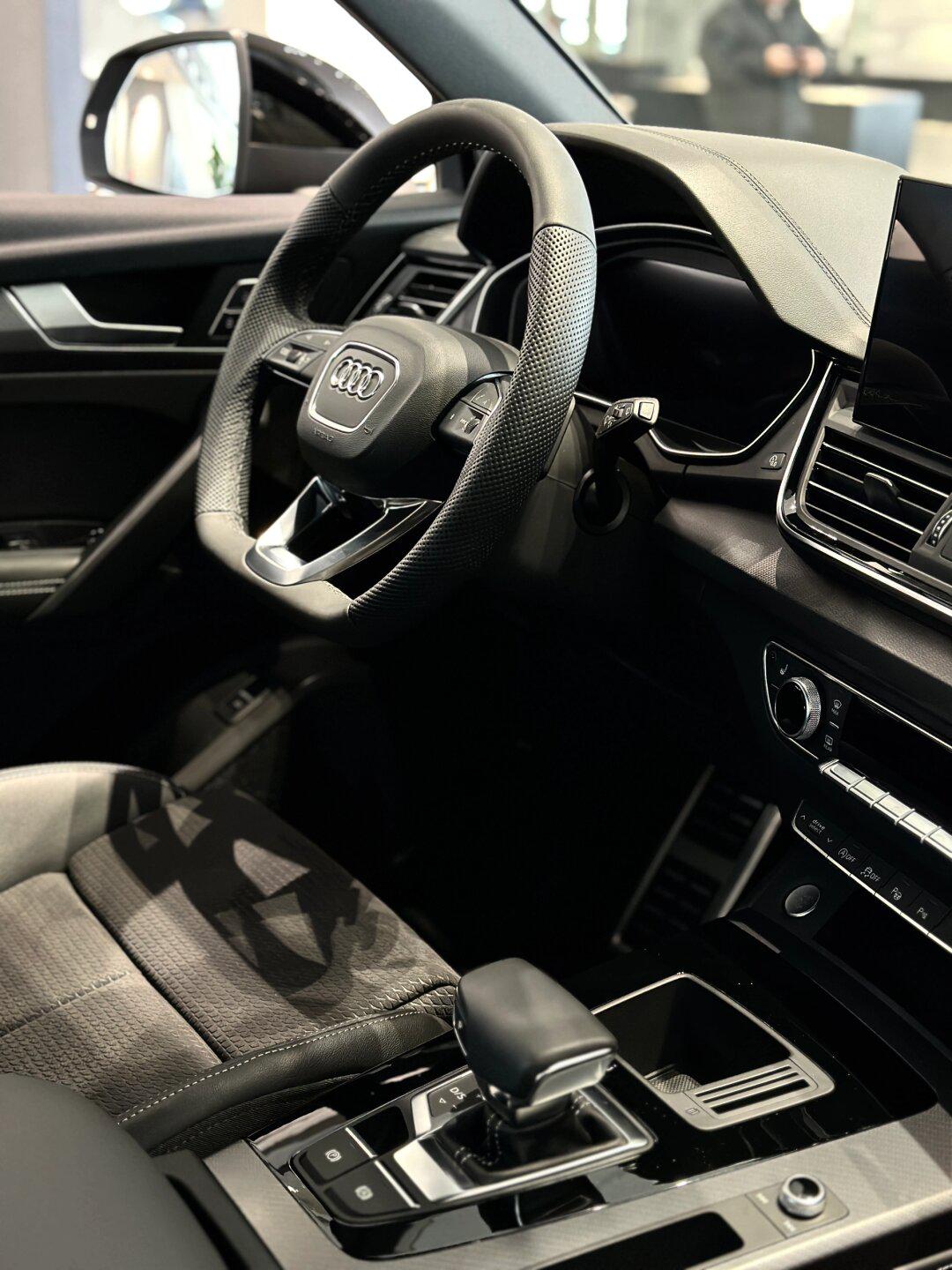 去春天里溜溜自己奥迪q5l轿跑版黑武士