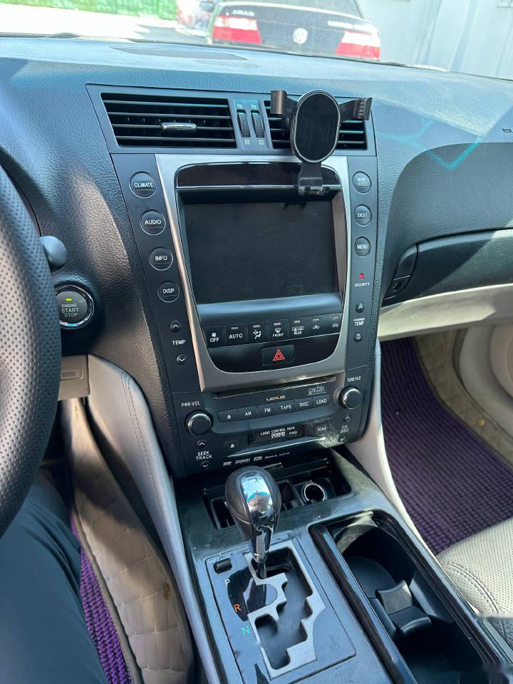 雷克萨斯gs300 车况一般 做漆很多 但是优势就是一手未过户 13万公里