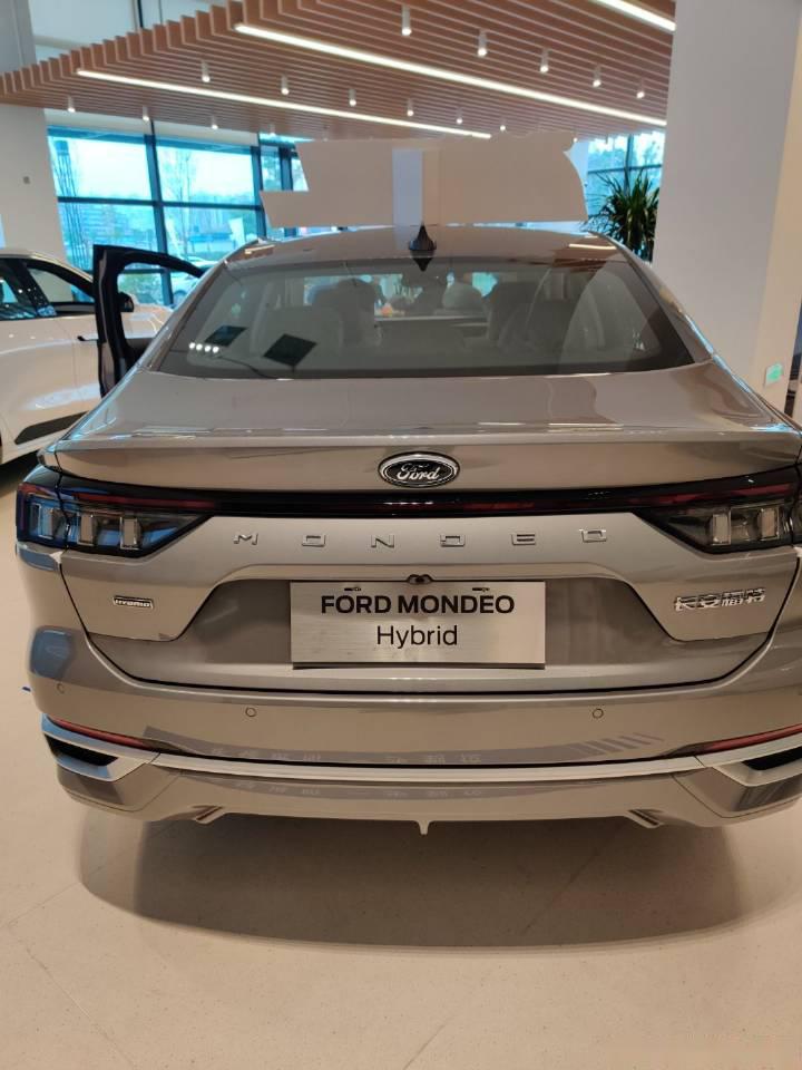 高智能低油耗 大快好省,一步到位 蒙迪欧混动版的外观设计_蒙迪欧社区