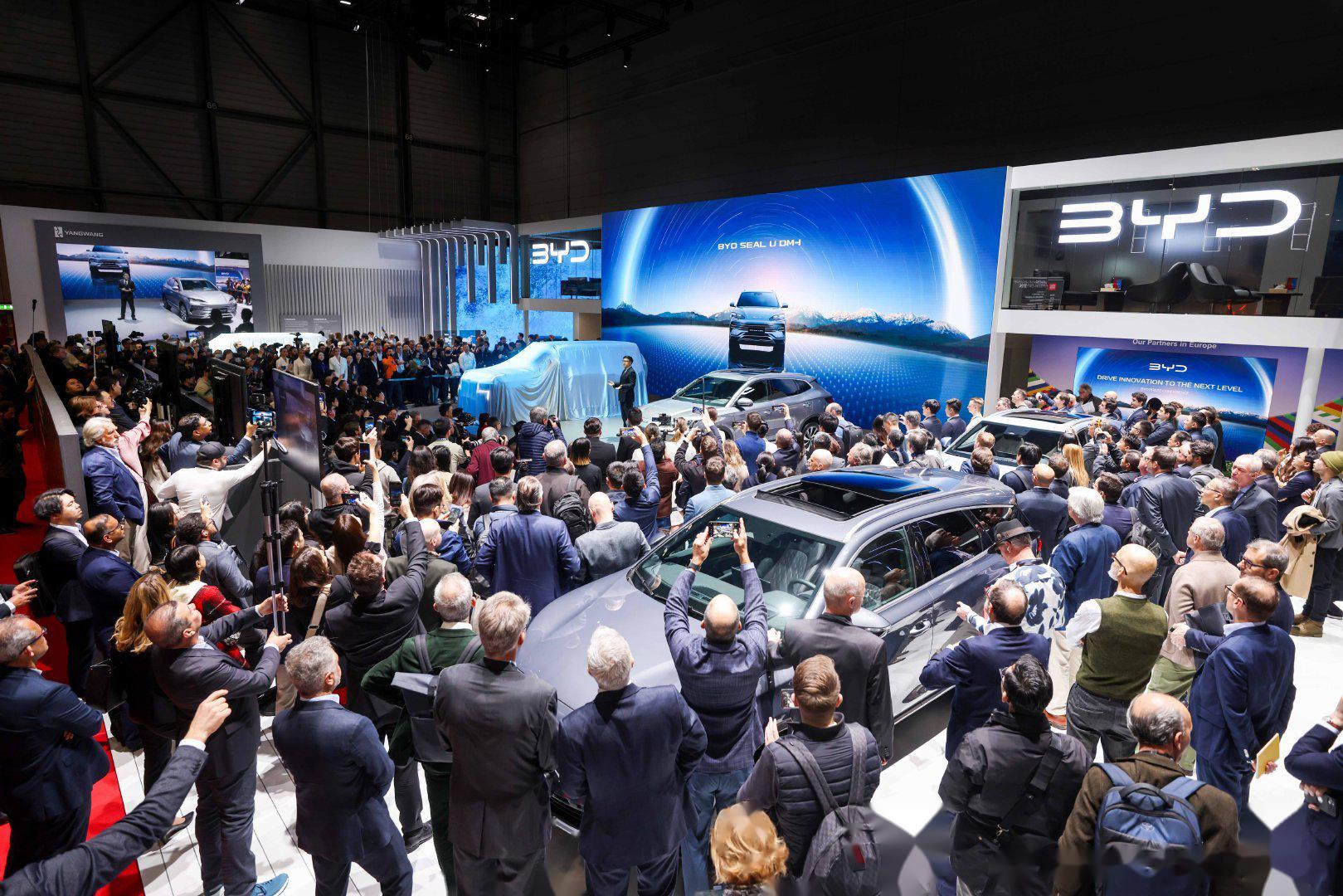 挺有趣的,无论是这次的日内瓦车展,还是去年的东京和慕尼黑车展,中国