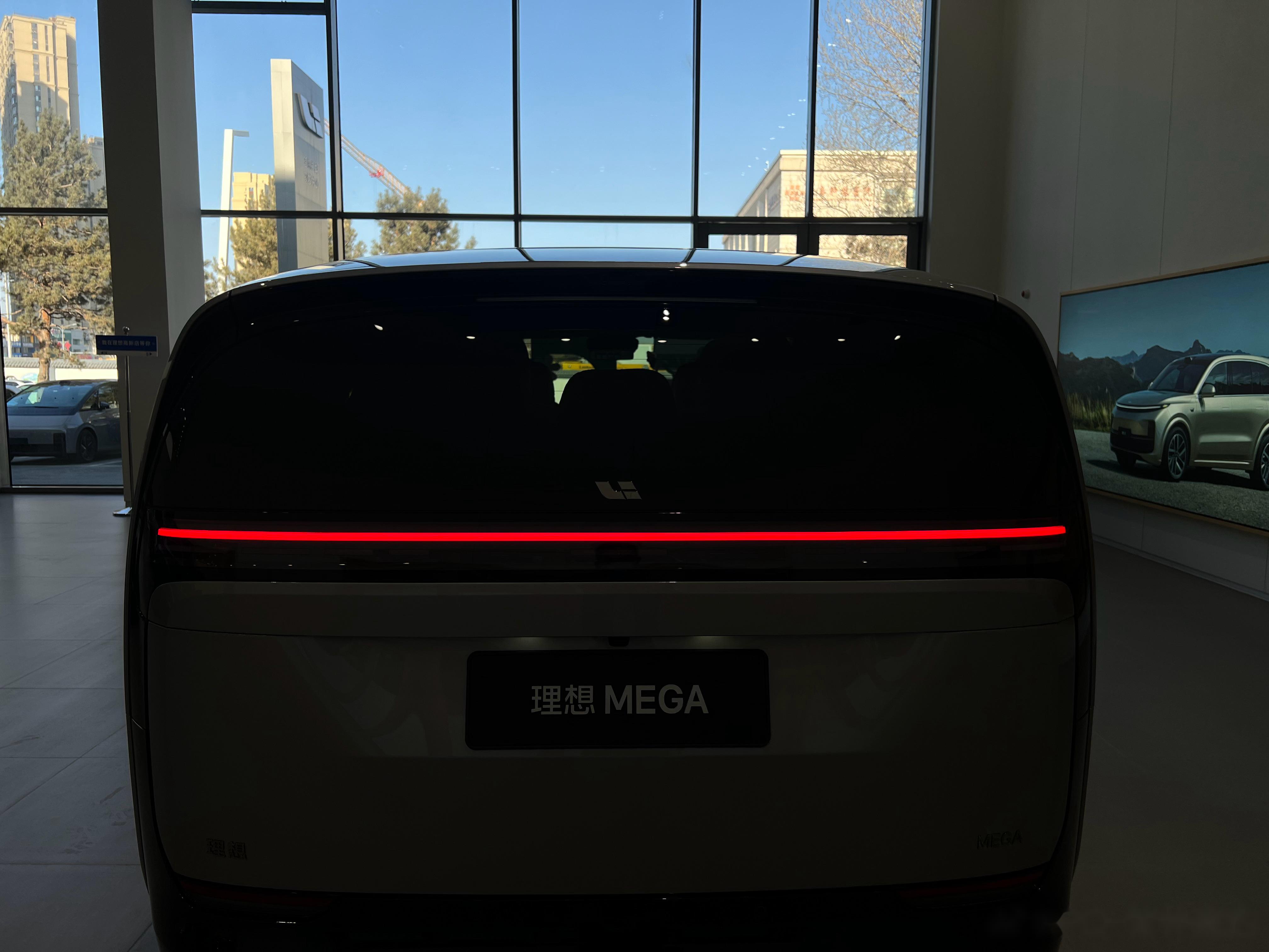 的尾灯均一性也是绝佳了.